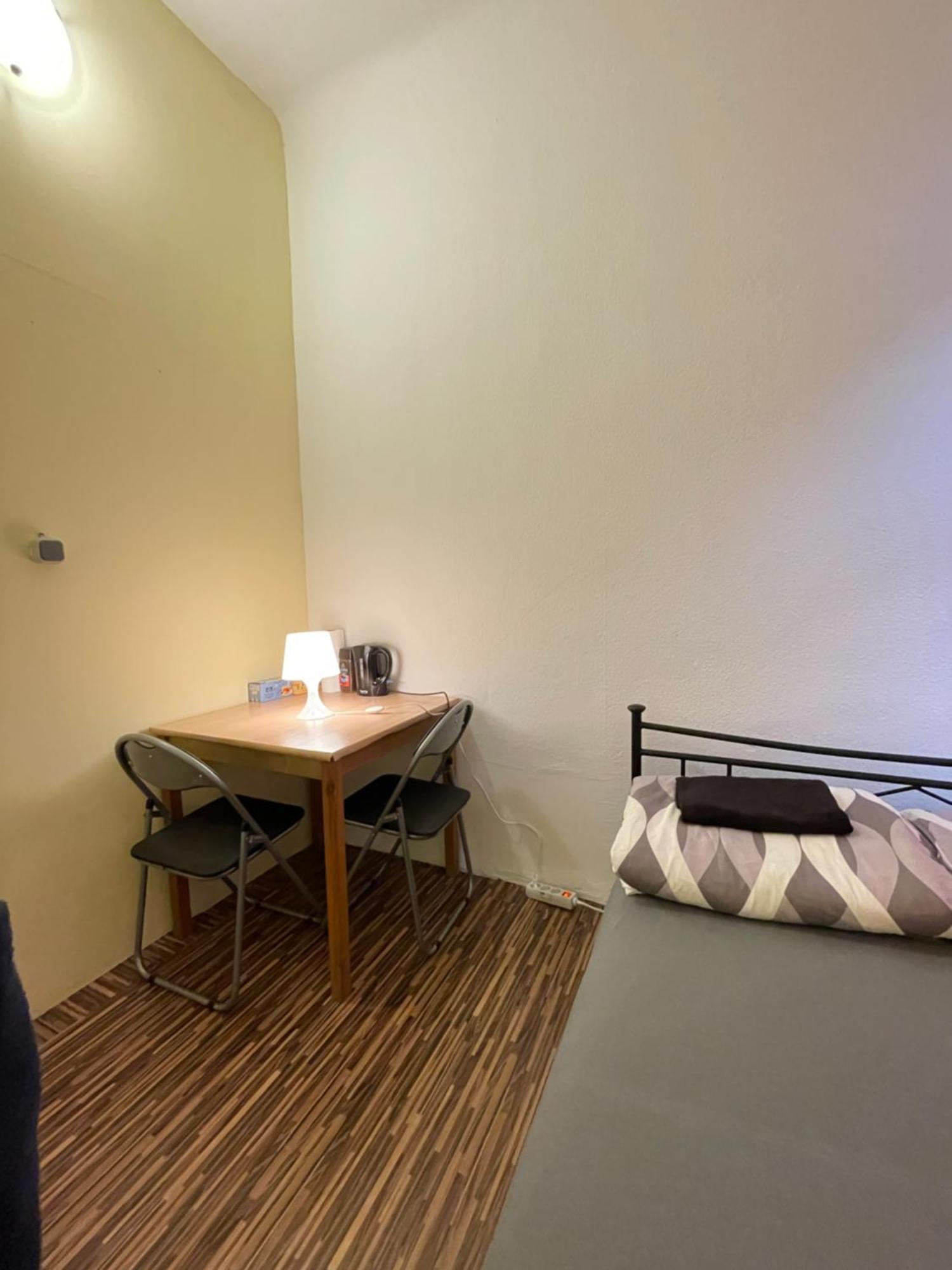 U6 Schoepfwerk Hostel 11 Wina Bagian luar foto