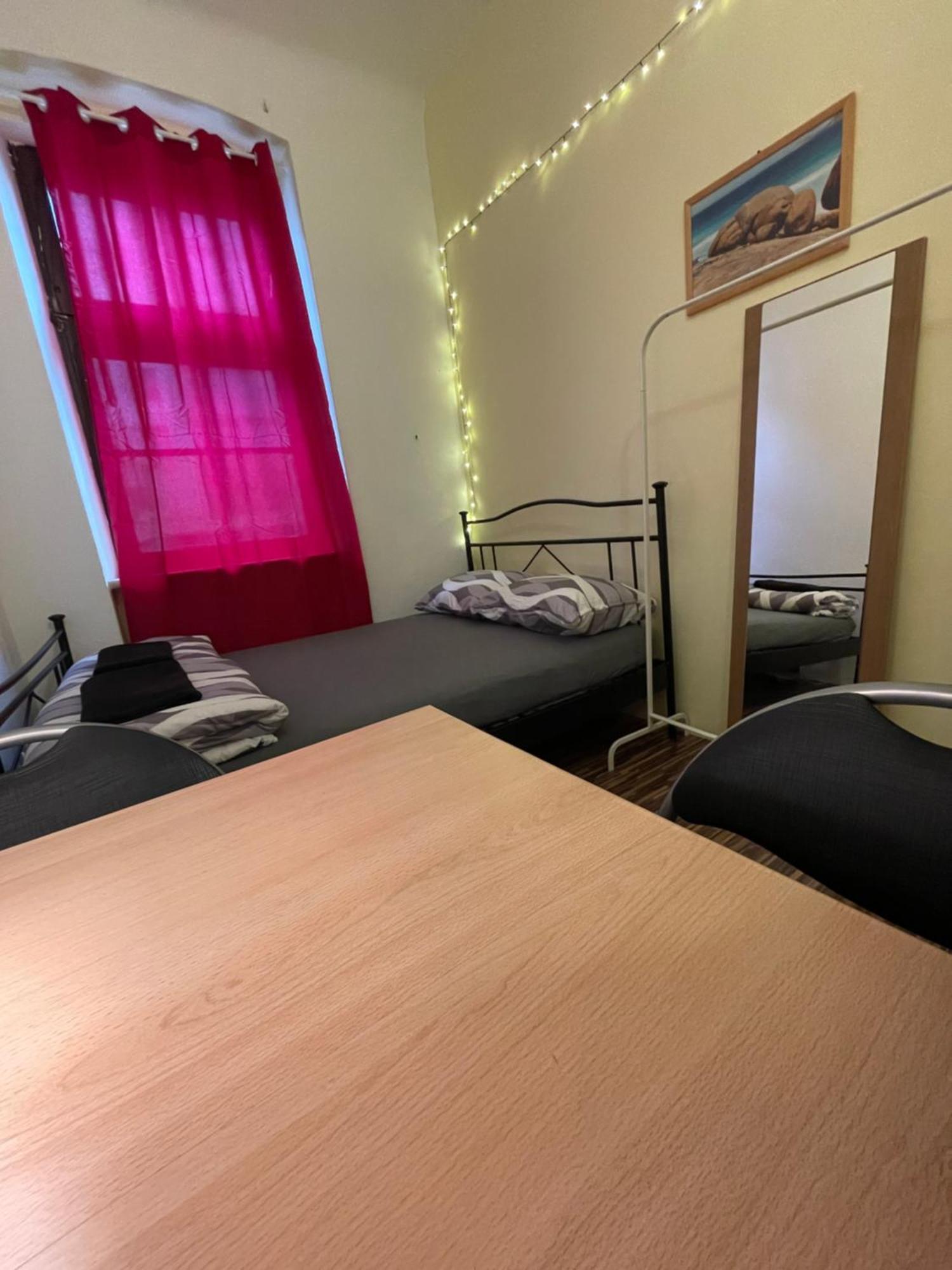 U6 Schoepfwerk Hostel 11 Wina Bagian luar foto